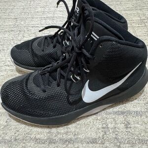 Nike Basketball Shoes Men’s 8.5 Black and White